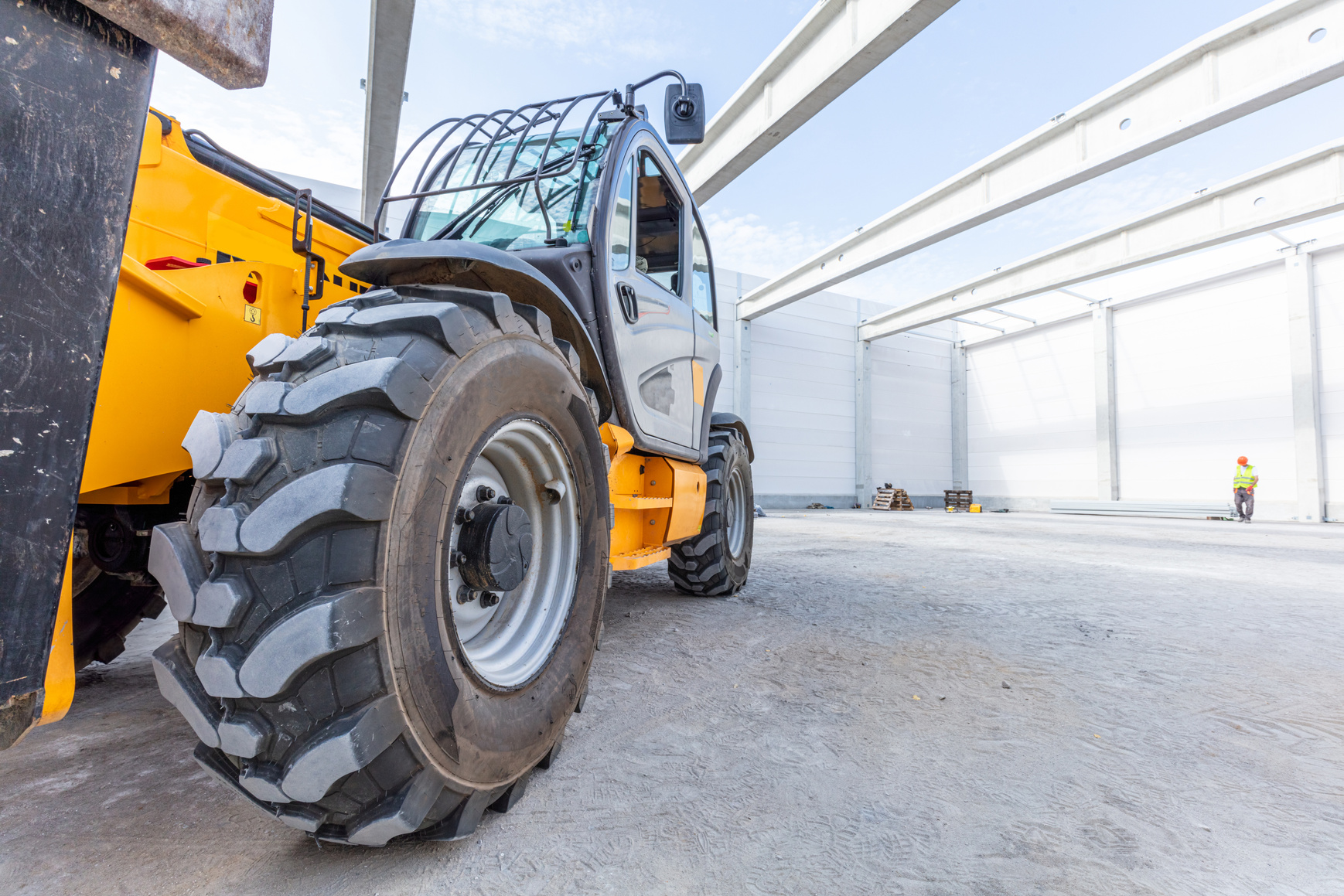 Rotating Telehandler Vehicle in a Factory